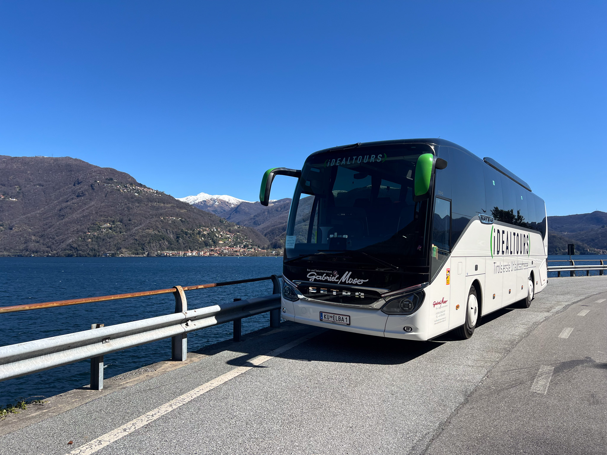 Bus von Gabriel Moser aufParkplatz