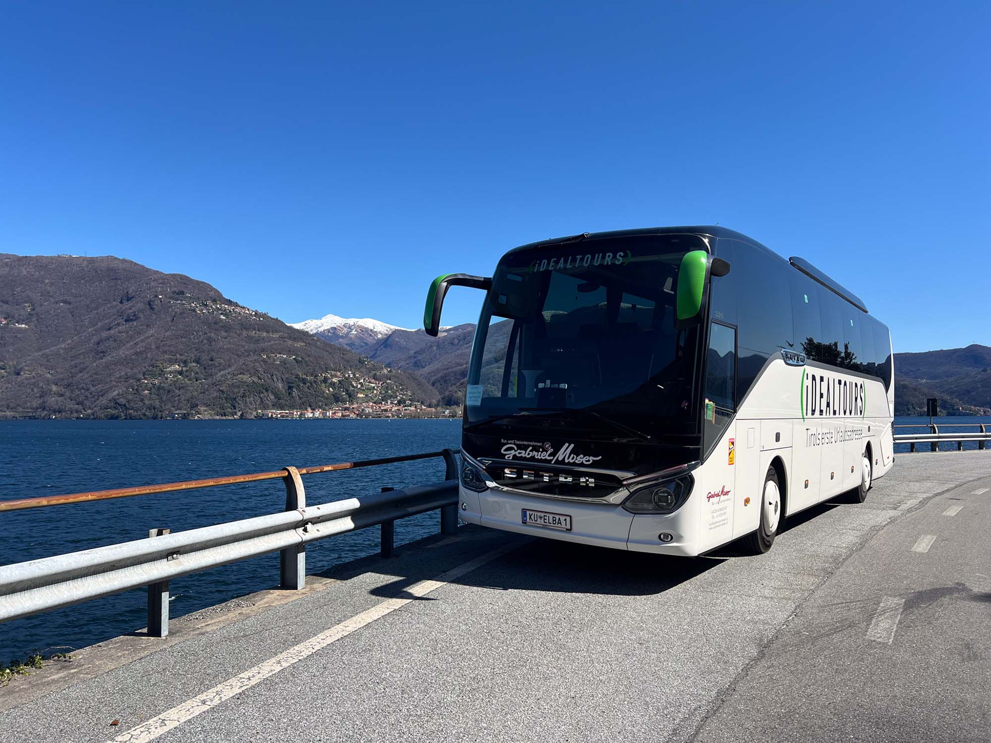 Bus von Gabriel Moser aufParkplatz